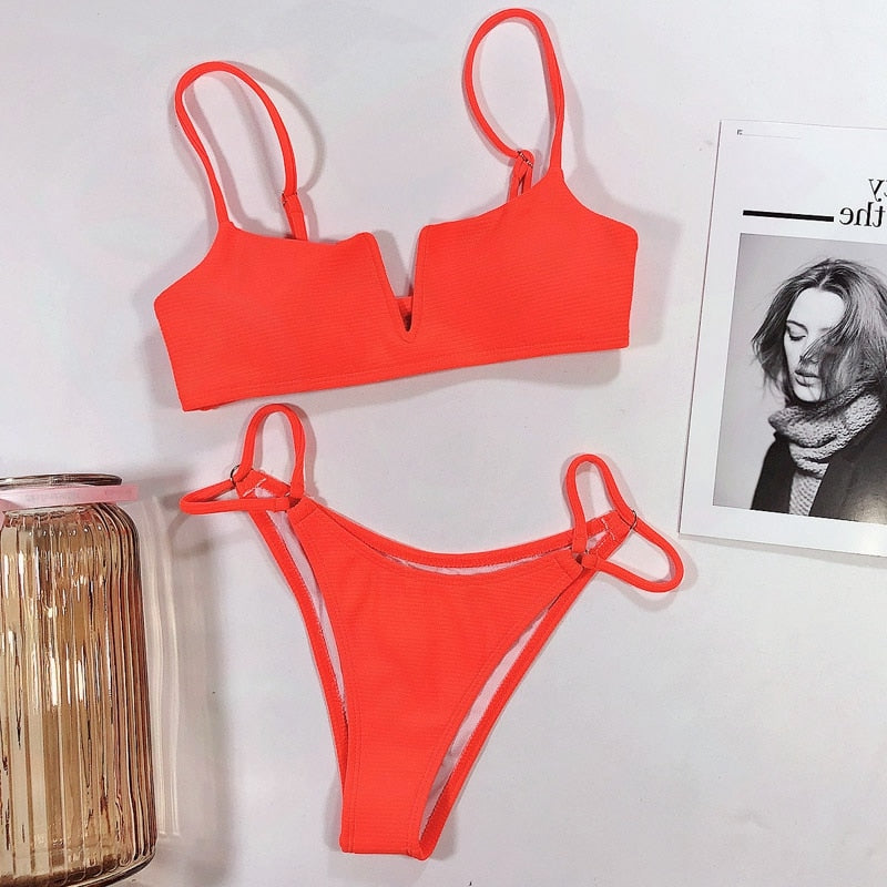 AquaLivv - Brasilianischer Bikini mit V-Ausschnitt