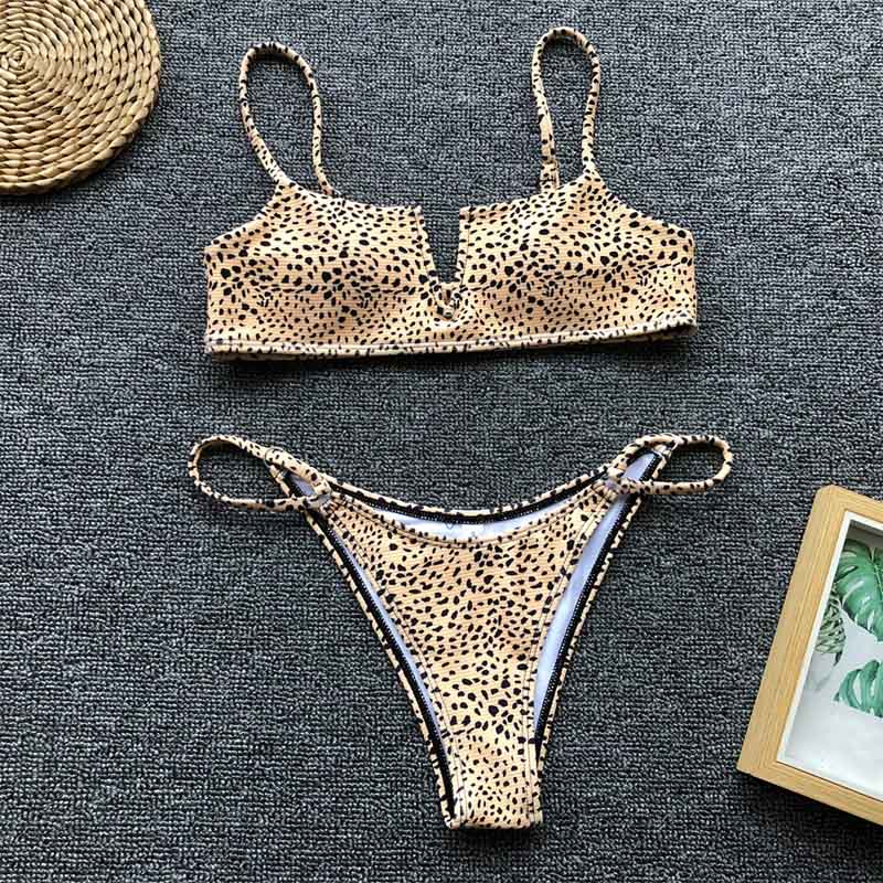 AquaLivv - Brasilianischer Bikini mit V-Ausschnitt