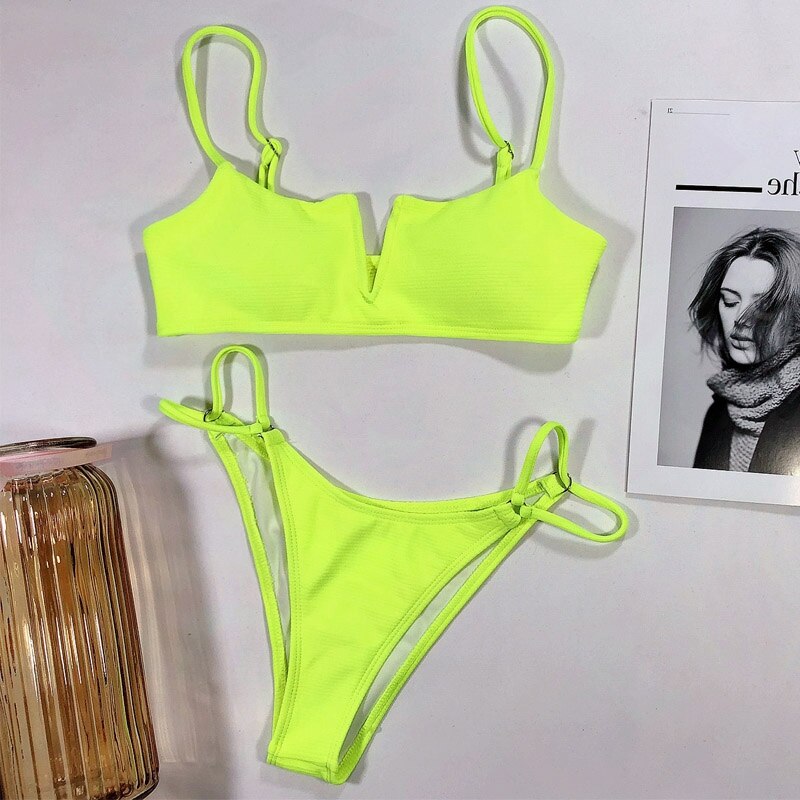 AquaLivv - Brasilianischer Bikini mit V-Ausschnitt