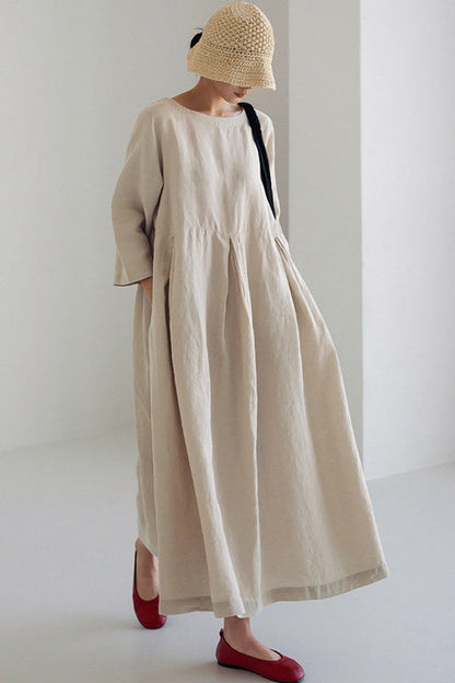 Elegantes langes Kleid im minimalistischen Stil mit maximalem natürlichem Tragekomfort