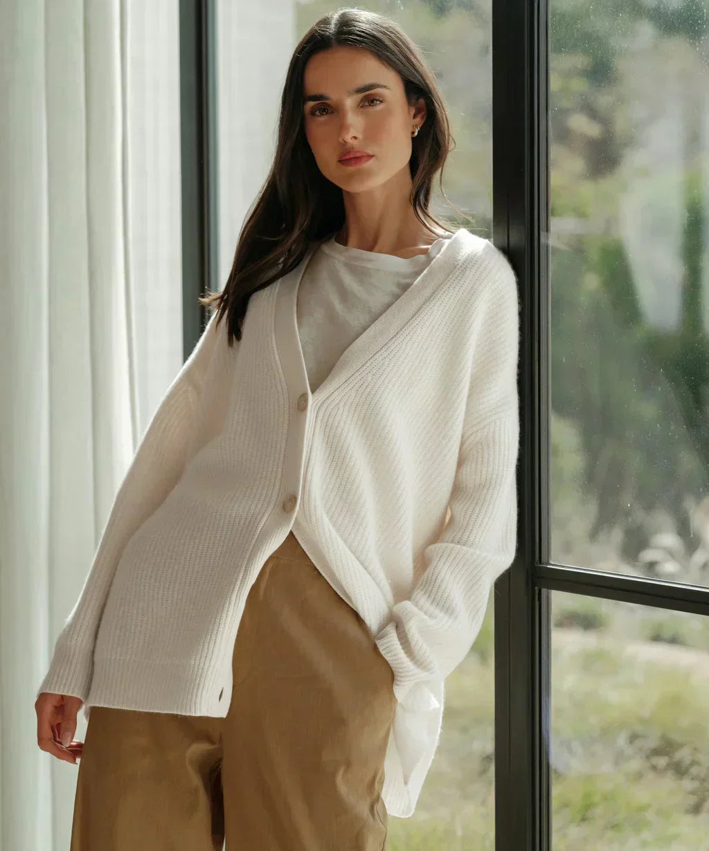 Cora - Wunderschöne Strickjacke mit V-Ausschnitt