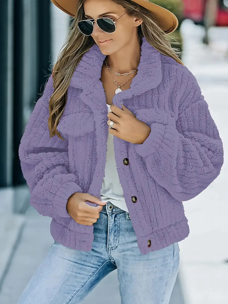 – Einfarbige Pelzjacke