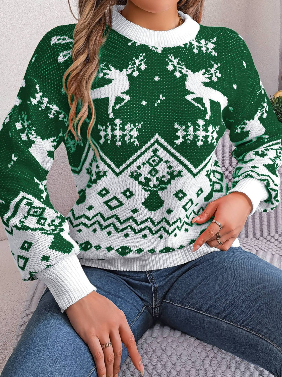 Mia - Rundhalspullover mit Weihnachtselementen und langen Ärmeln für Frauen