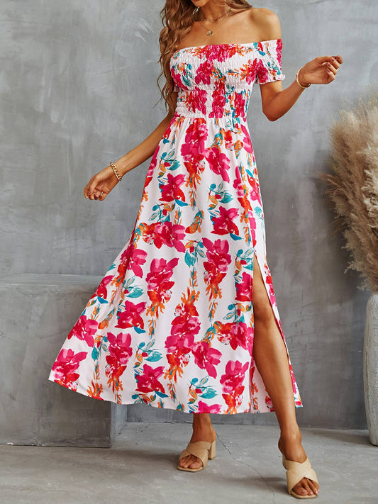 Kleid mit Print und Schlitz in der Taille
