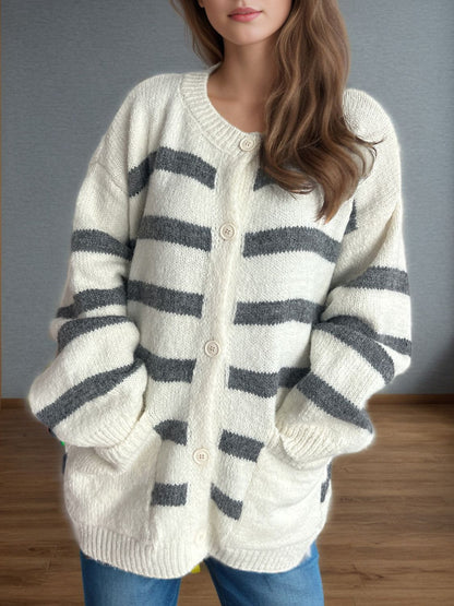 Lea - Gestreifte Strickjacke mit Knöpfen und langen Ärmeln für Frauen