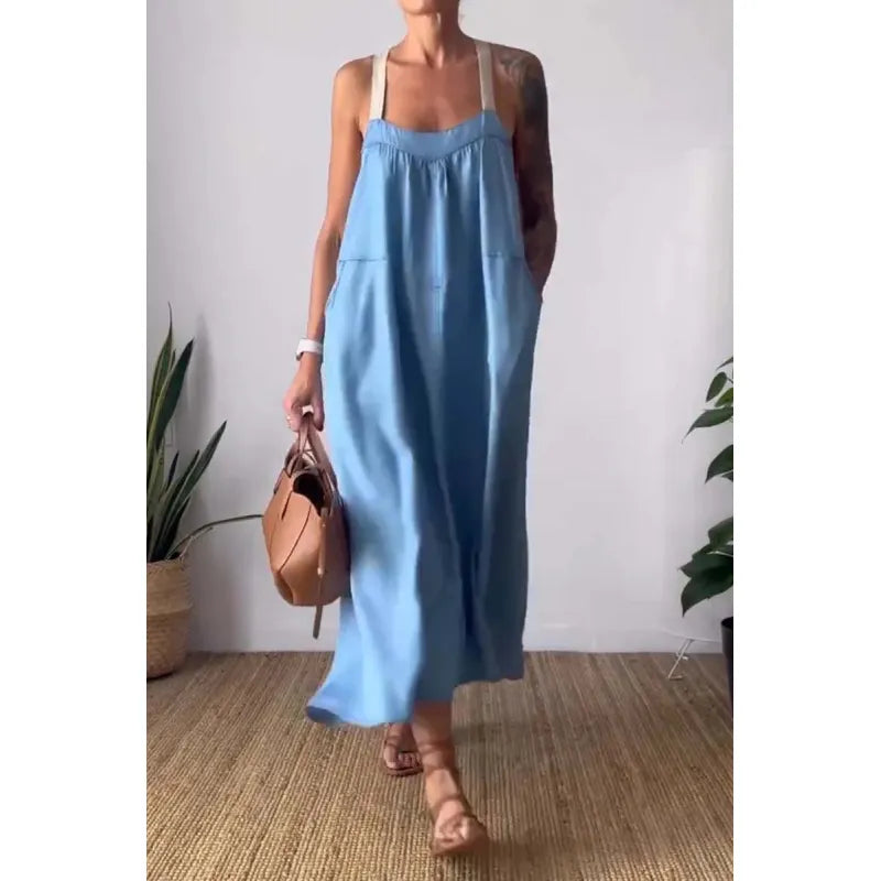 Langes Chambray-Kleid mit Taschen und kontrastierenden Trägern in Beau Blue