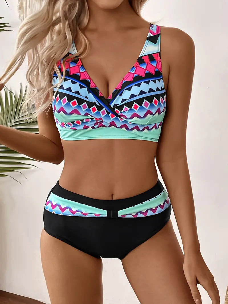 Modischer und schicker Bikini mit Zufallsdruck und V-Ausschnitt
