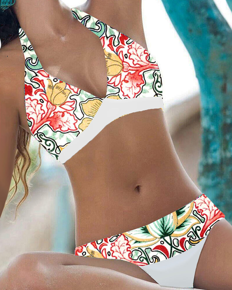Bikiniset mit Blumenmuster
