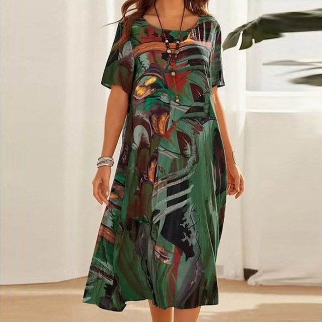 Sommerliches Midikleid mit modernem Print