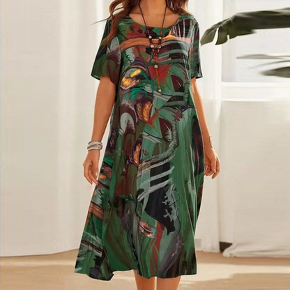 Sommerliches Midikleid mit modernem Print