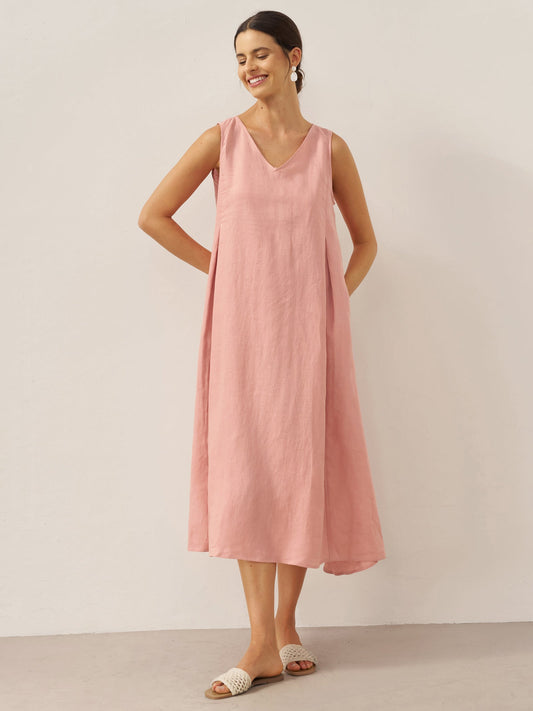 Langes, ärmelloses Kleid mit weitem Schnitt für den Sommer