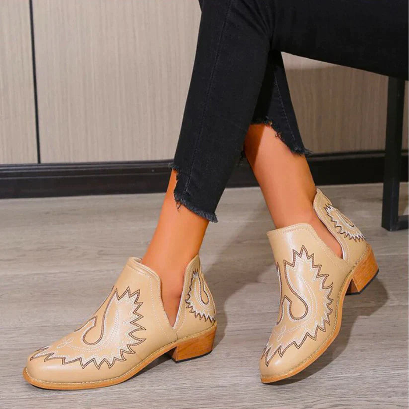 Kurze Stiefeletten mit hohen Absätzen - Berley