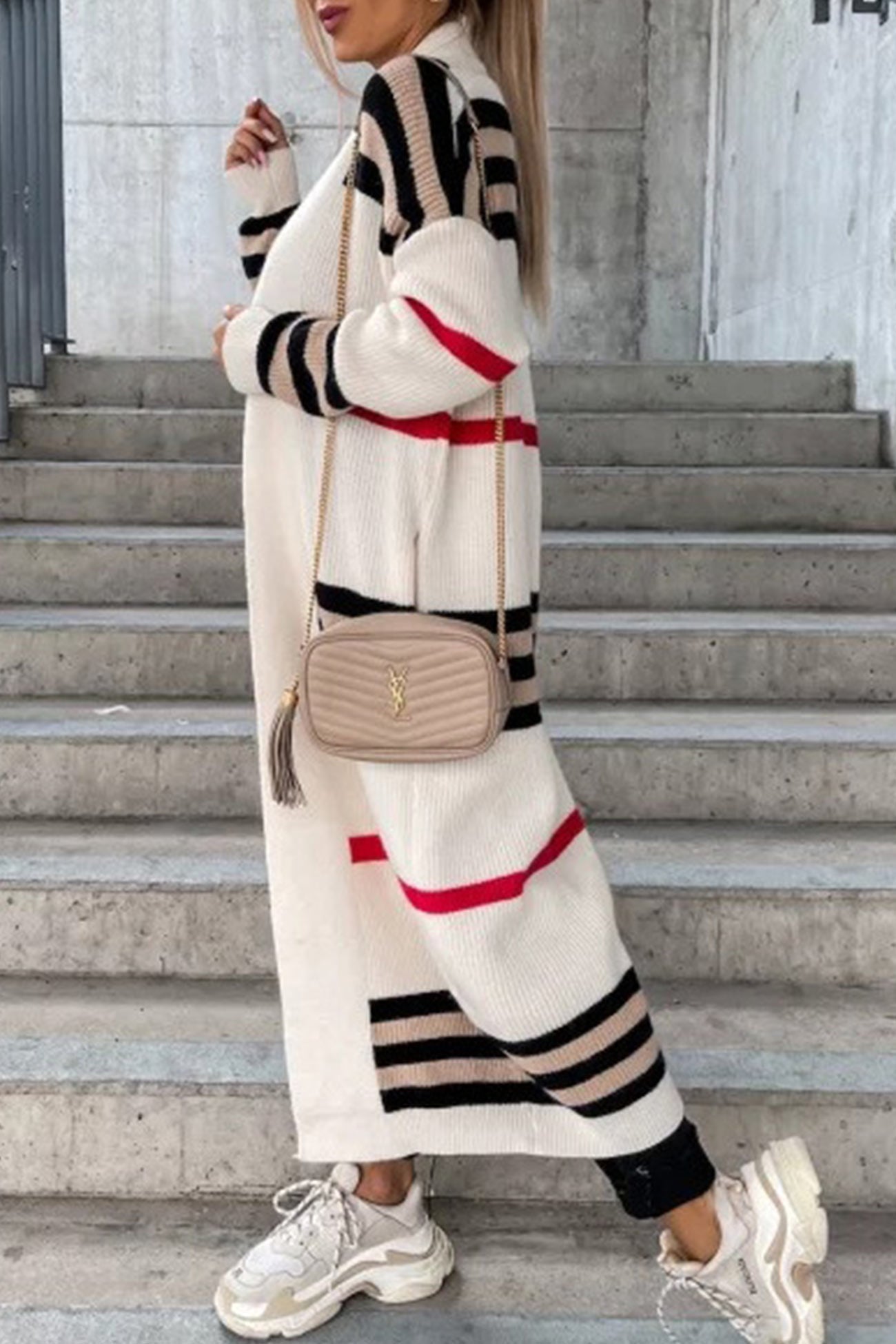 Elegante Strickjacke mit kontrastierenden Streifen und lockerer Passform
