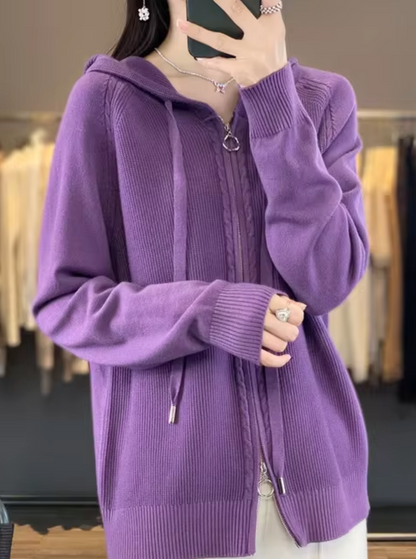 – Gestrickte Strickjacke mit Kapuze