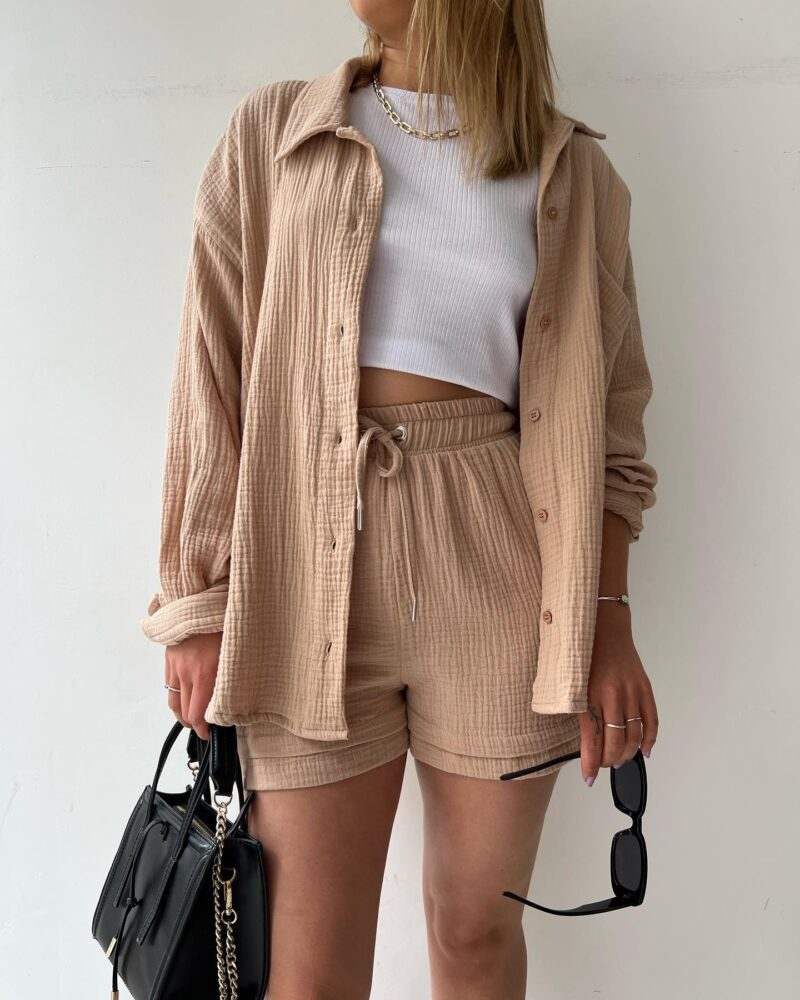 Trendiges Damenset mit Shirt und Shorts