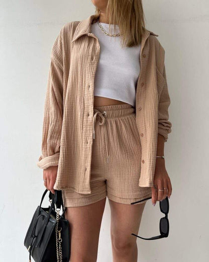 Trendiges Damenset mit Shirt und Shorts