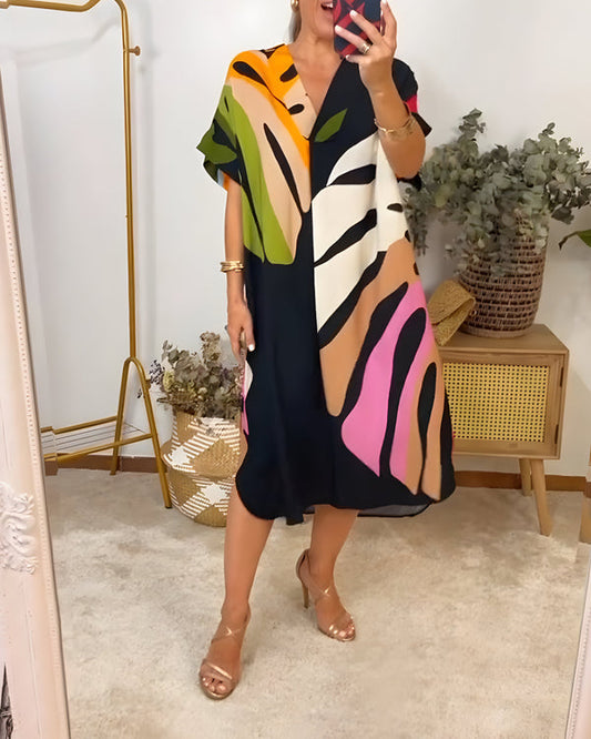 Lässiges Kleid mit auffälligem Blattmotiv, ideal für den Alltag.