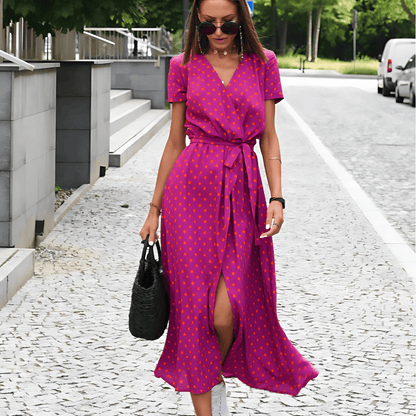 Damenkleid mit Schlitz und Schnürung