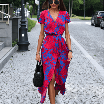 Damenkleid mit Schlitz und Schnürung
