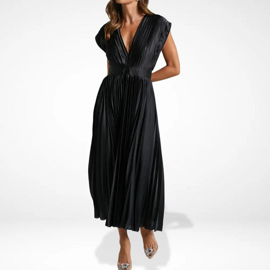 Langes Plissee-Kleid mit tiefem Ausschnitt und elegantem Schnitt
