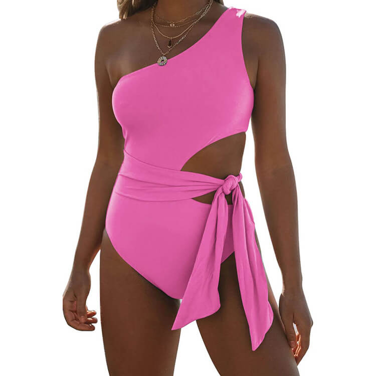 Seraphina® | Badeanzug mit asymmetrischem Ausschnitt, Cut-Out und Taillenband