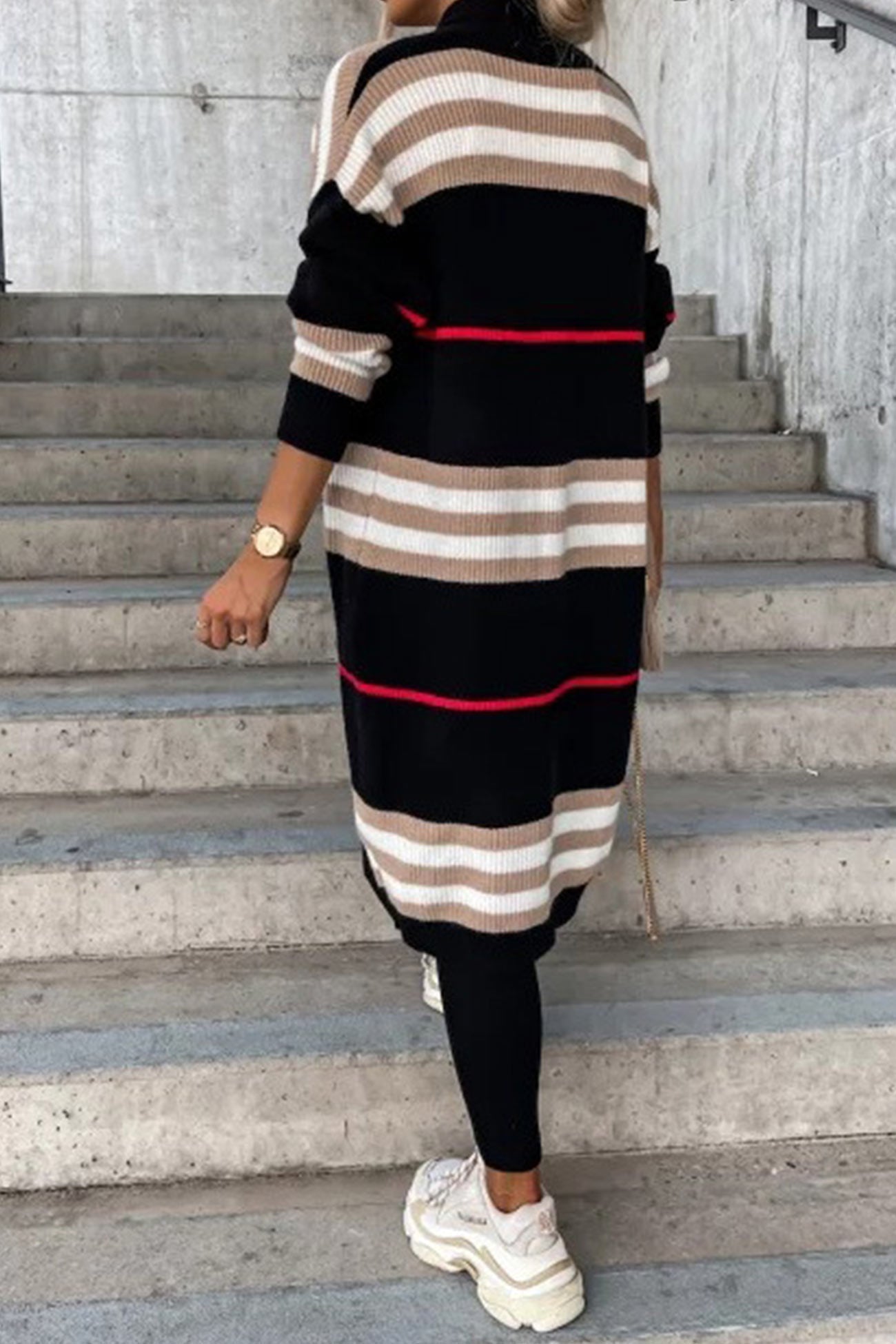 Elegante Strickjacke mit kontrastierenden Streifen und lockerer Passform