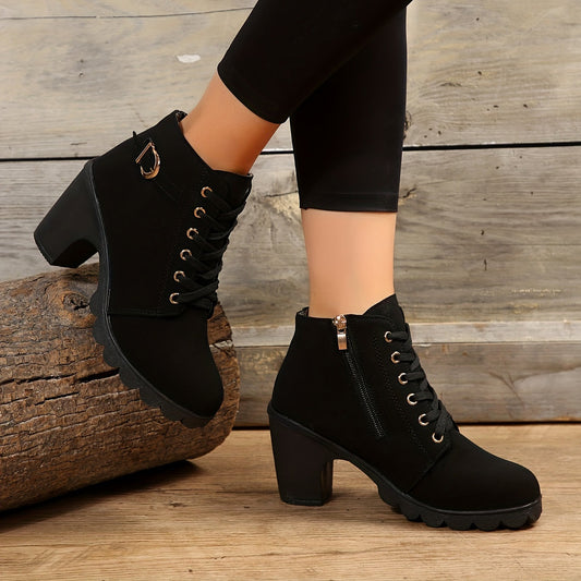 Stiefel mit hohen Absätzen und Schnürsenkeln - Elvira