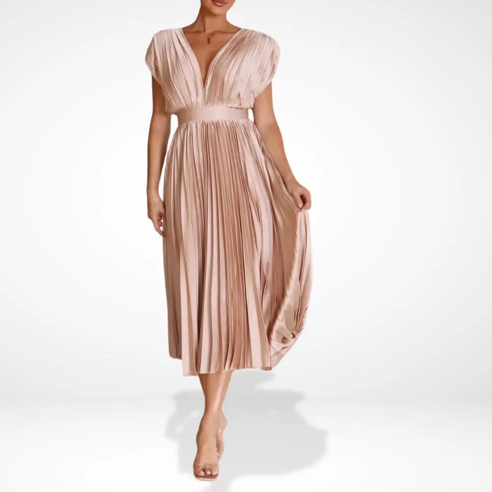 Langes Plissee-Kleid mit tiefem Ausschnitt und elegantem Schnitt