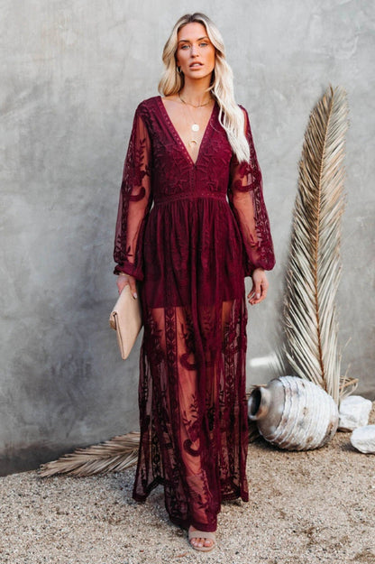 Langes Kleid im Bohemian-Stil mit eleganten durchbrochenen Details