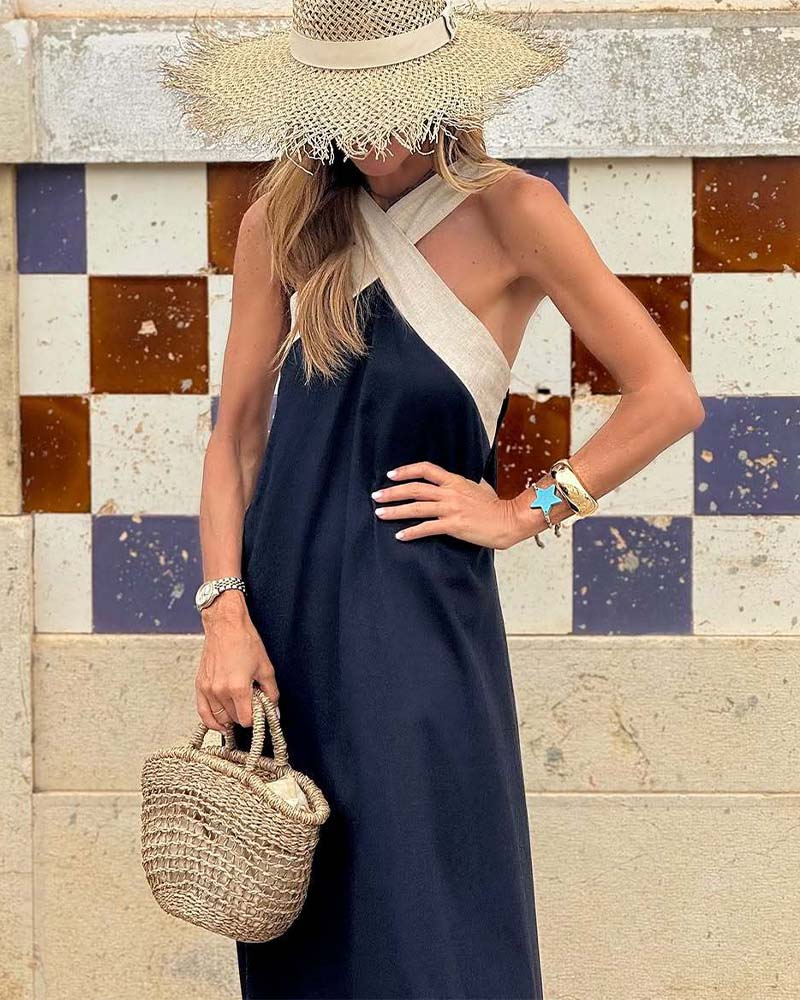 Elegantes Kleid mit Ausschnitt bis zur Mitte der Waden und modischem Kreuzkragen