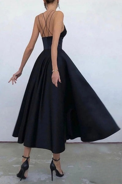 Maxikleid mit V-Ausschnitt und Rüschen