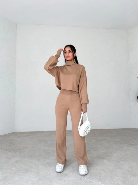 Anneliese - Set aus Strickpullover mit Rollkragen und Hose für Frauen