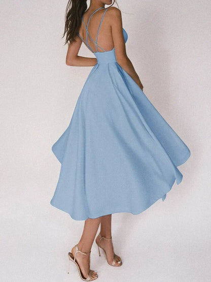 Elegantes trägerloses Kleid mit V-Ausschnitt