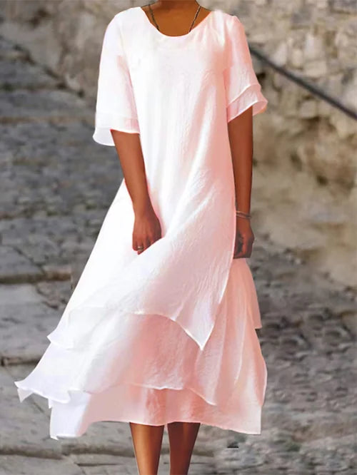Leichtes langes Kleid mit kurzen Ärmeln und gestreiftem Rock