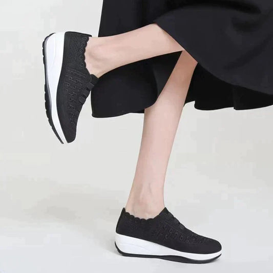 Schuhe mit Schnürsenkeln vorne