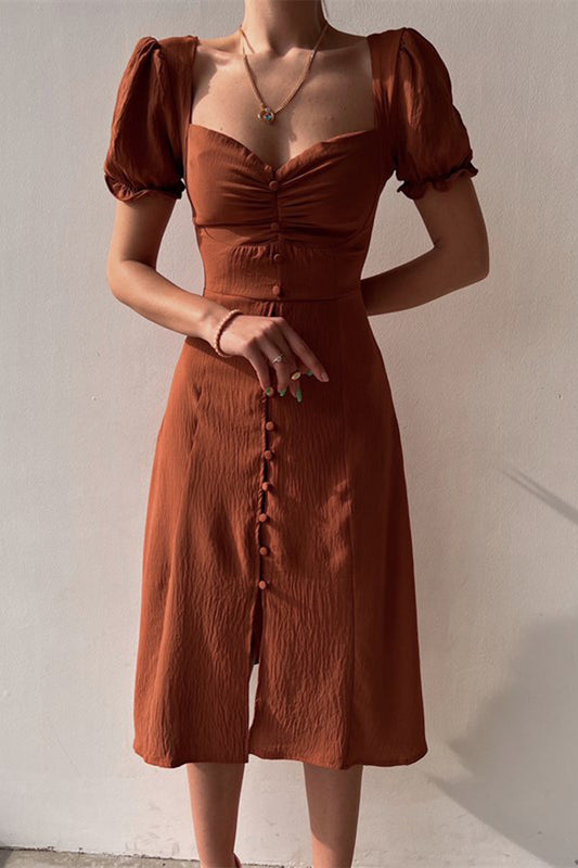 Kurzes Kleid mit V-Ausschnitt, Puffärmeln und Knopfverschluss