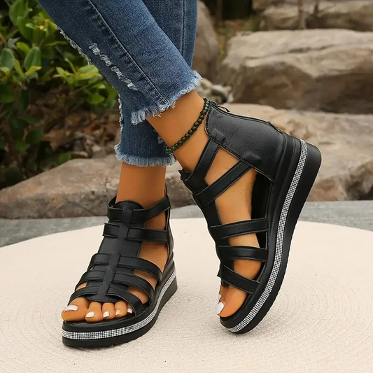 Mit Strasssteinen verzierte Plateausandalen