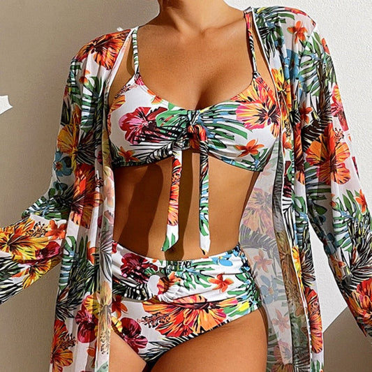 3-teiliger Bikini mit Blumen und Überwurf