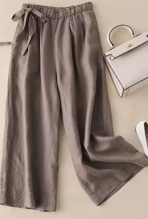 Gerade geschnittene Hose mit khakifarbener Schleife und hohem Gummibund