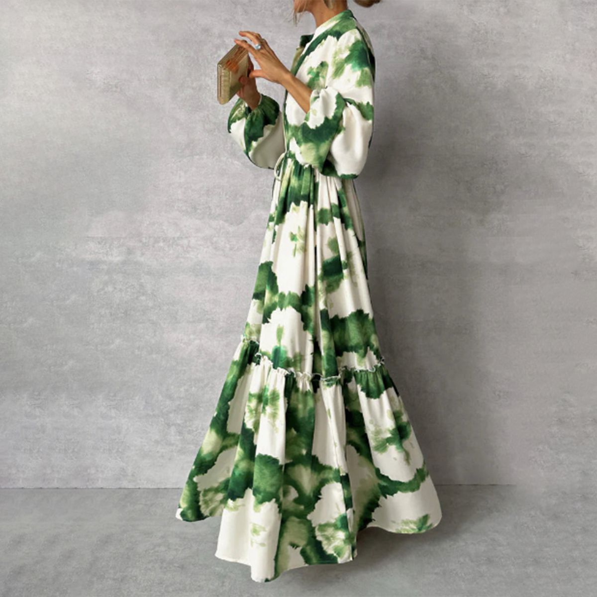 Drizella - Grünes langärmeliges Maxikleid mit spitzem Ausschnitt