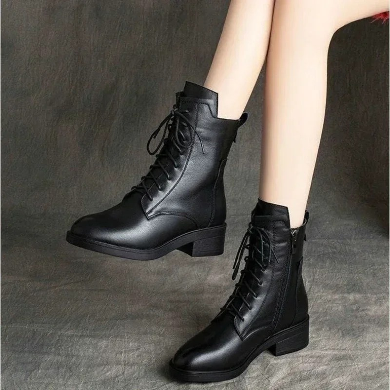 Lederstiefeletten mit spitzer Kappe - Ysabeau