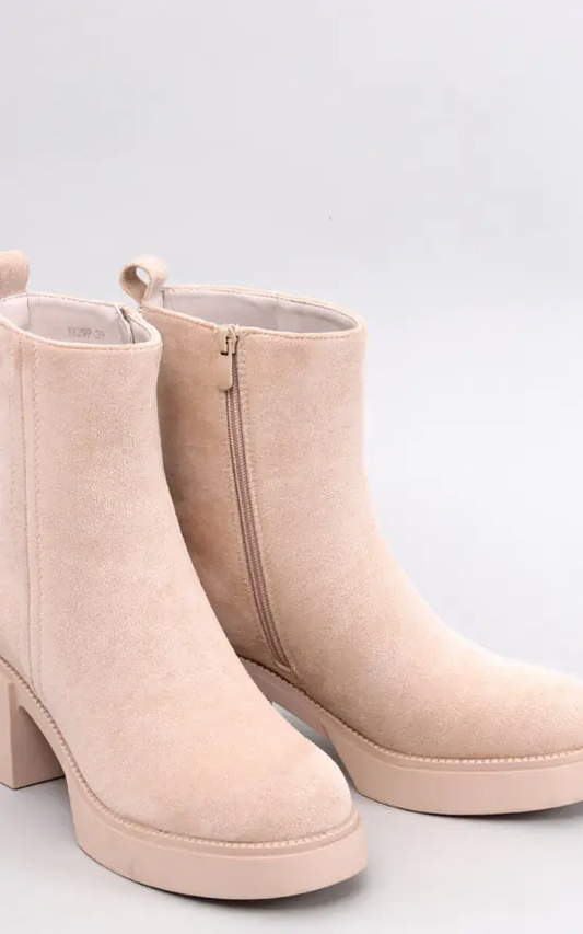 Bequem und elegant: Beige Stiefeletten für stilvolle Schritte
