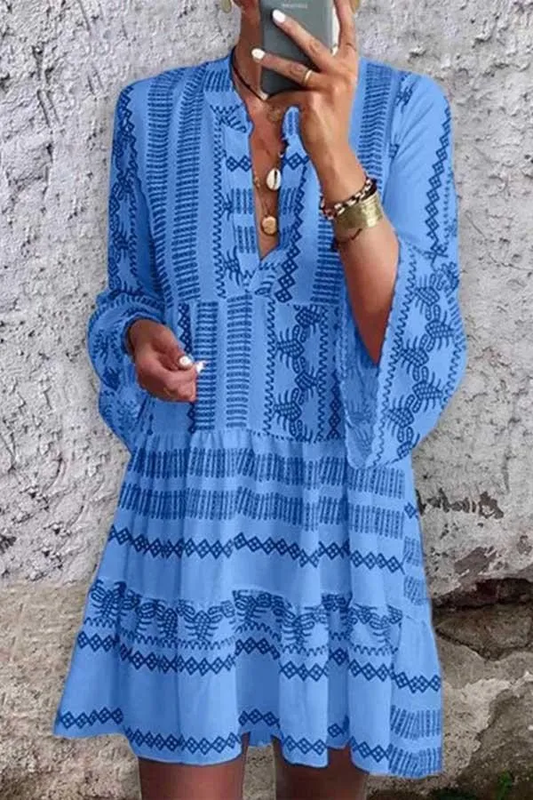Kleid mit ausgestellten Ärmeln und Print mit hohem Ausschnitt