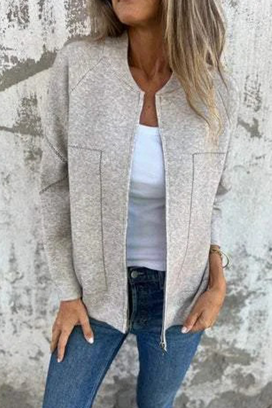 Komfort und Stil: Outdoor-Kleidung mit Rundhalsausschnitt und dekorativen Taschen
