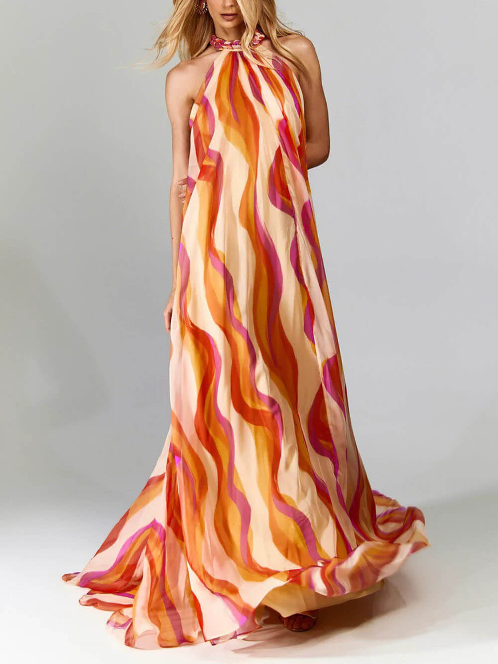 Langes Kleid mit gestricktem Ausschnitt und Rüschen für besondere Anlässe