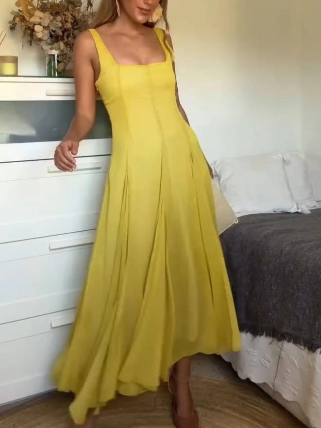 Elegantes langes Kleid mit quadratischem Ausschnitt und Spaghettiträgern, ideal für den Alltag