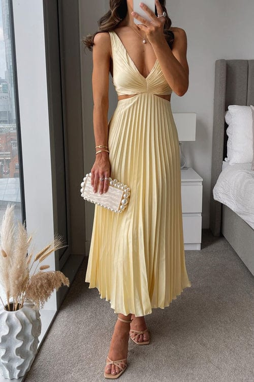 Plissee-Kleid mit Ausschnitten