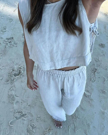 Zweiteiliges Set, bestehend aus Weste und Hose mit Schnürung