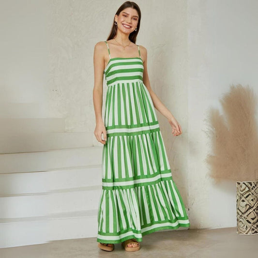 Fließendes Maxikleid mit dynamischem Streifenmuster