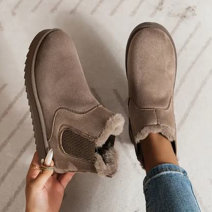 Minimalistische Frauenstiefel für jeden Tag